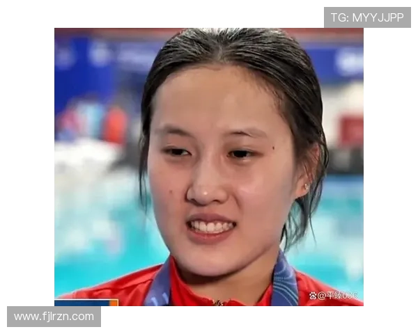 掌敏洁赛前啃冰棍，领奖台口红蹭金牌上了