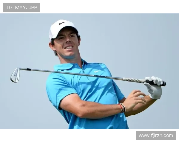 泰格·伍兹开豪车进诊所，一脸网红范儿比打高尔夫还抢镜？